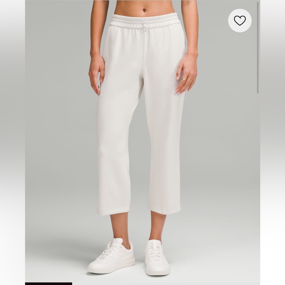 Lululemon high rise softstreme cropped pant in bone
